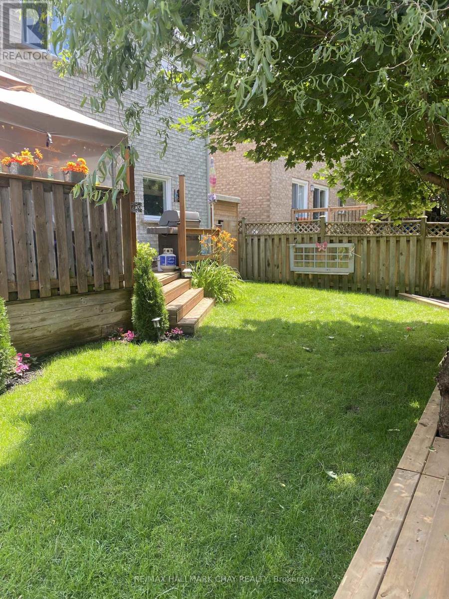 61 CARRUTHERS CRESCENT
