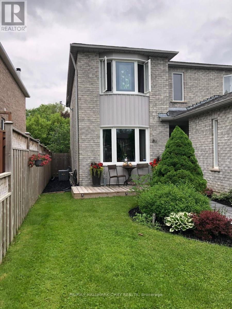 61 CARRUTHERS CRESCENT