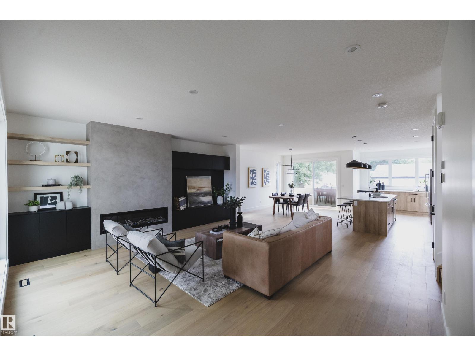 10954 62 AV NW