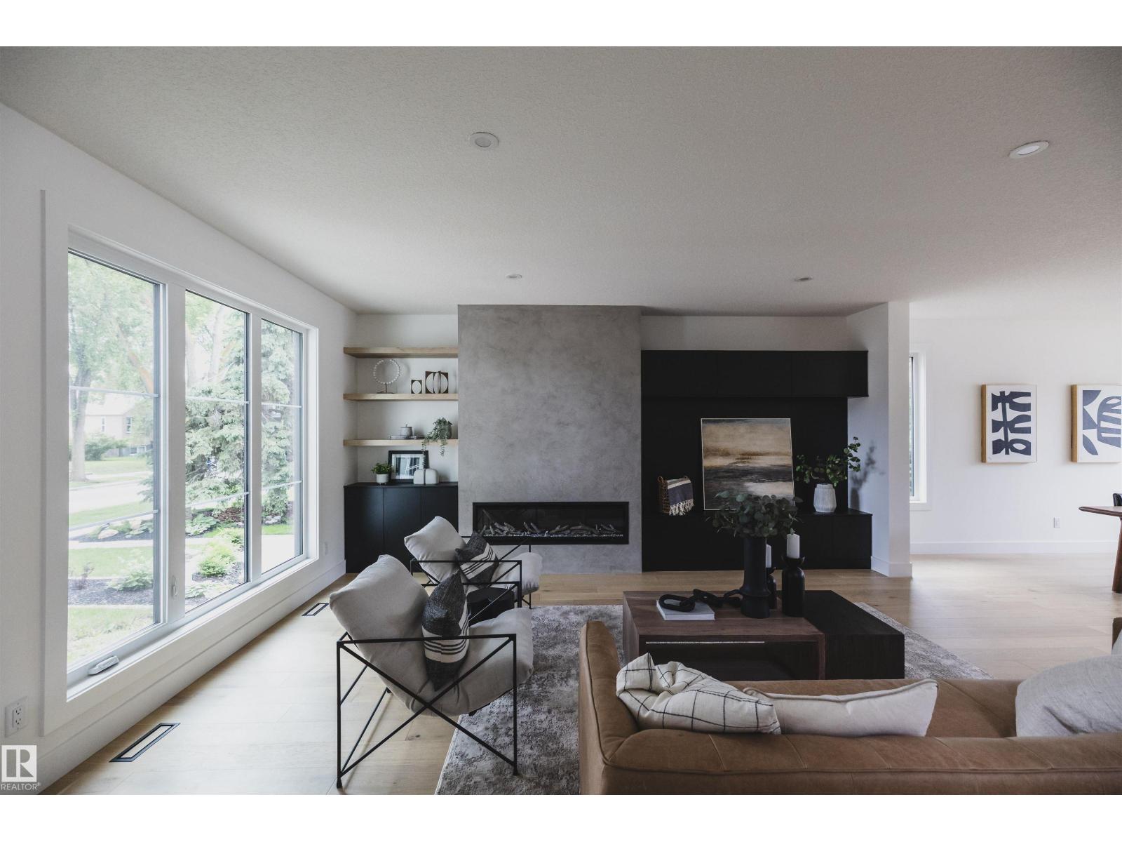 10954 62 AV NW