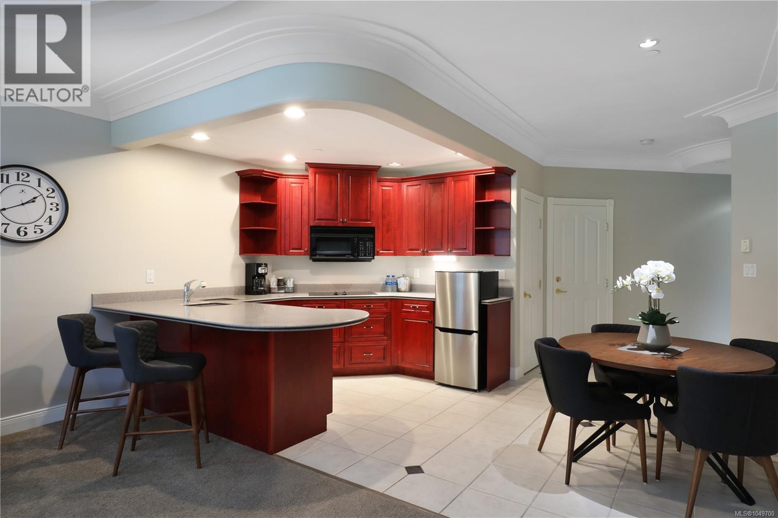 602/601B 366 Clubhouse Dr