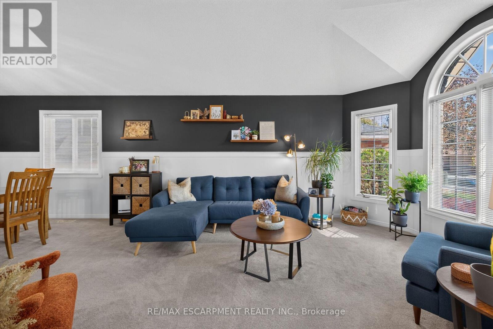 37 GLENHOLLOW DRIVE