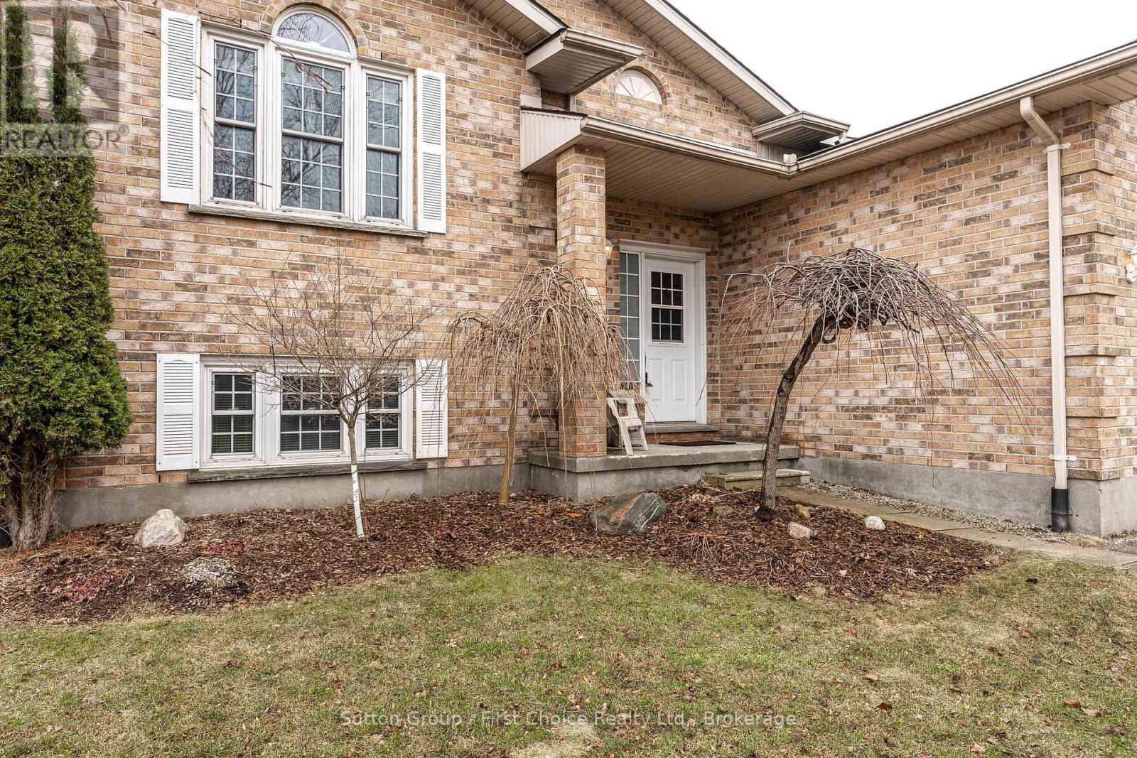 27 MCQUEEN COURT