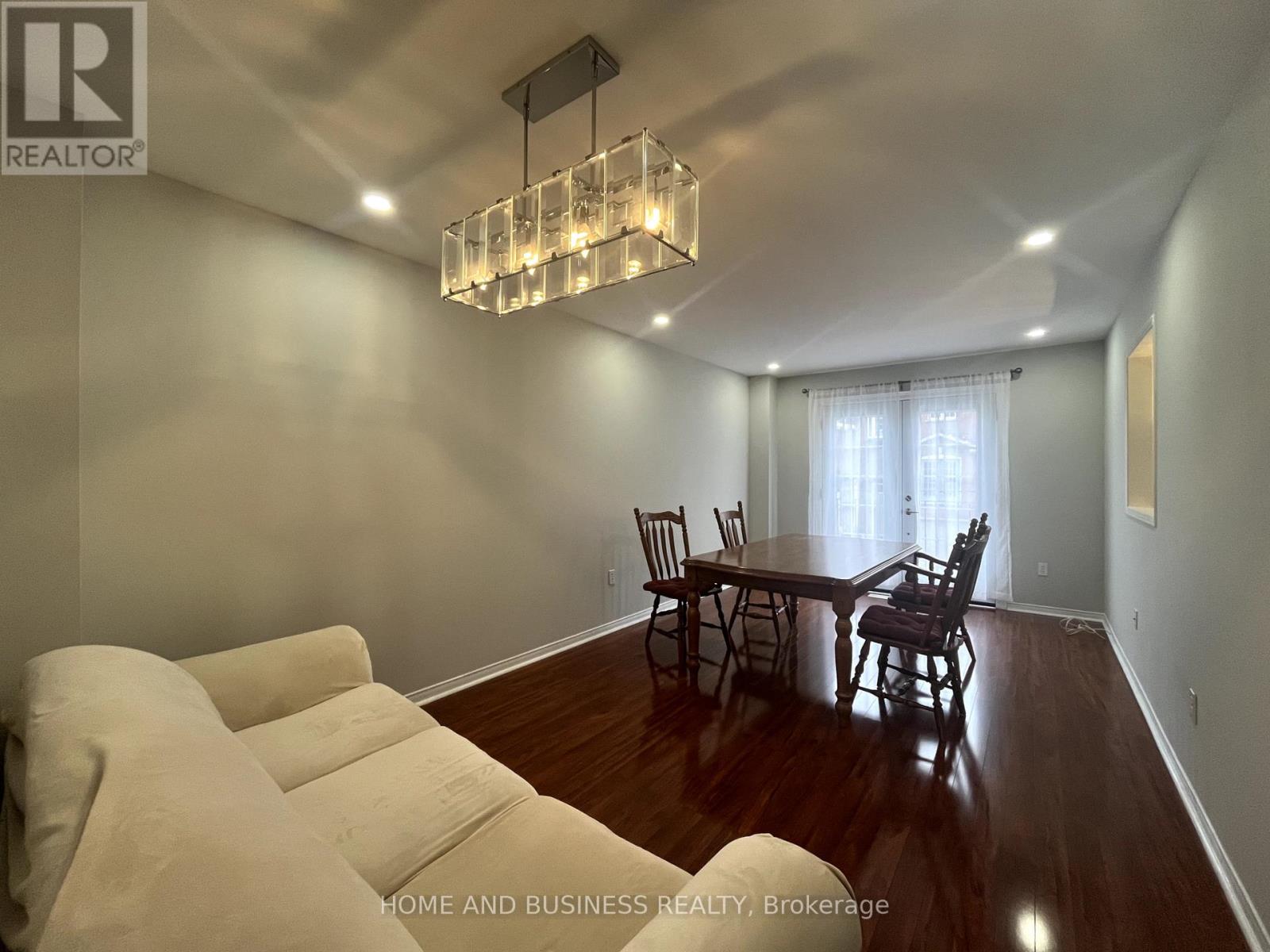 23 - 1588 SOUTH PARADE COURT