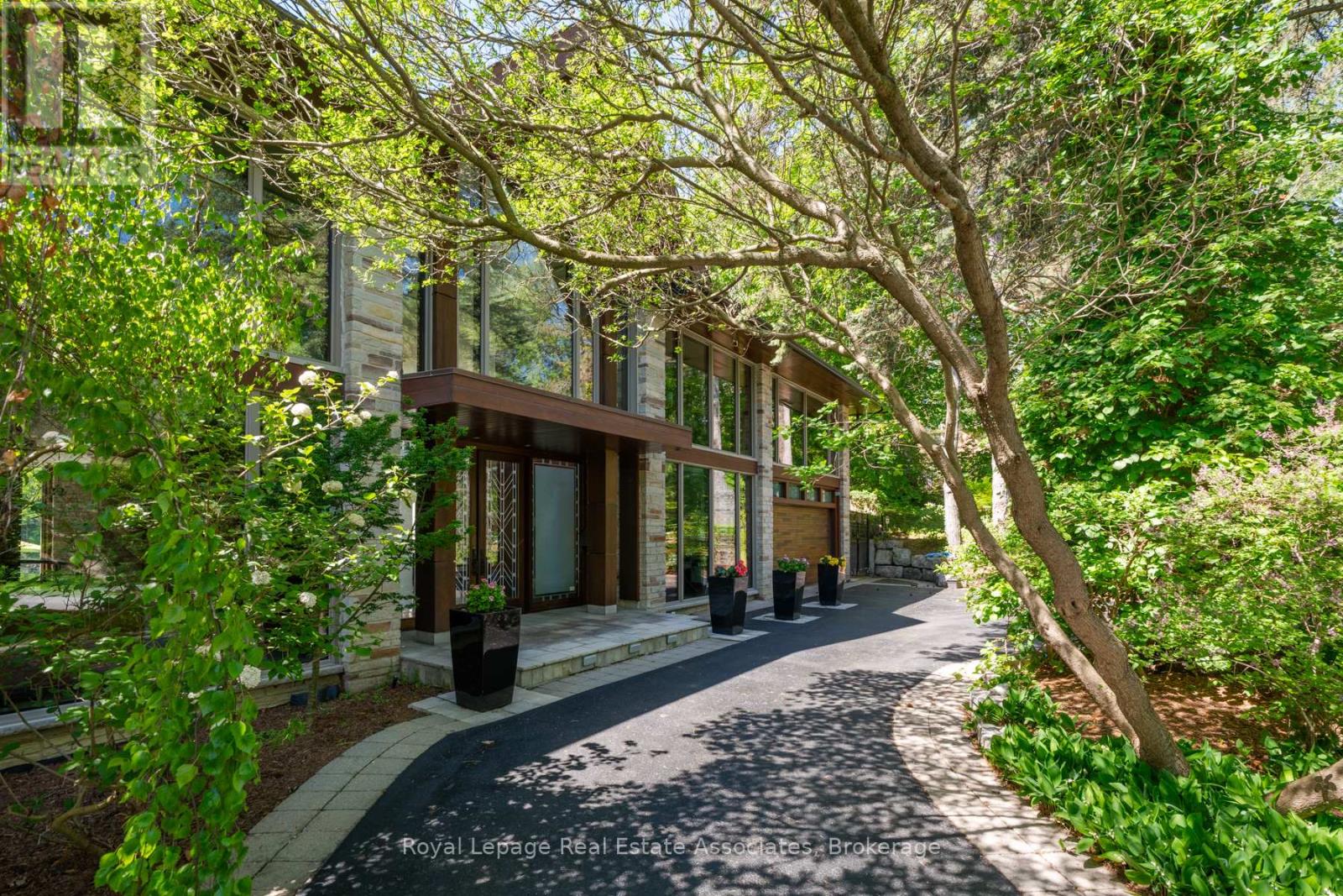 1510 PINETREE CRESCENT