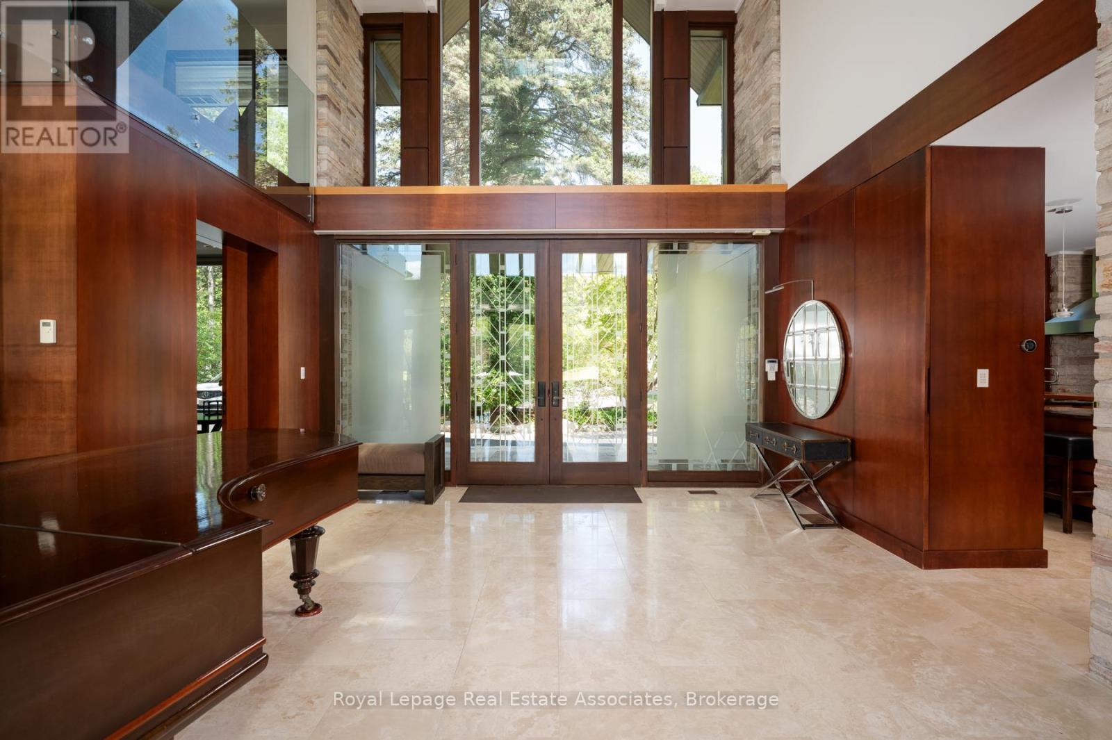 1510 PINETREE CRESCENT