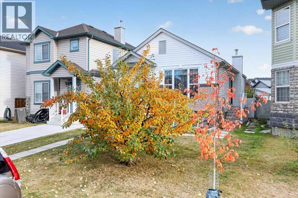 26 Saddlemead Way NE