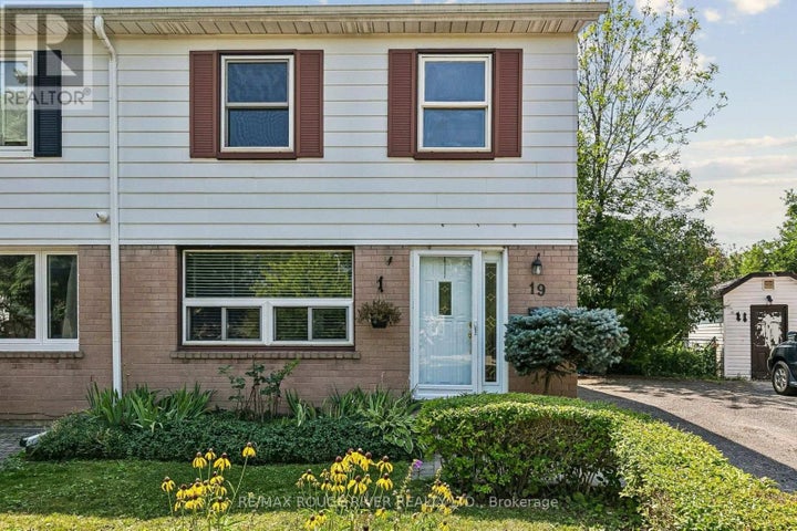 Photo 1 of 29 — 19 TINBURY PLACE, Toronto (Malvern), ON M1B 1J7