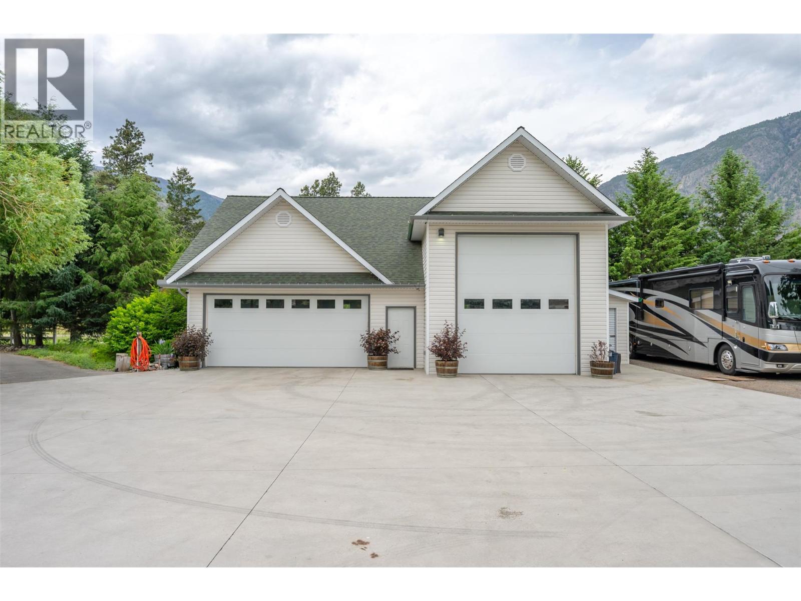 2900 River Road