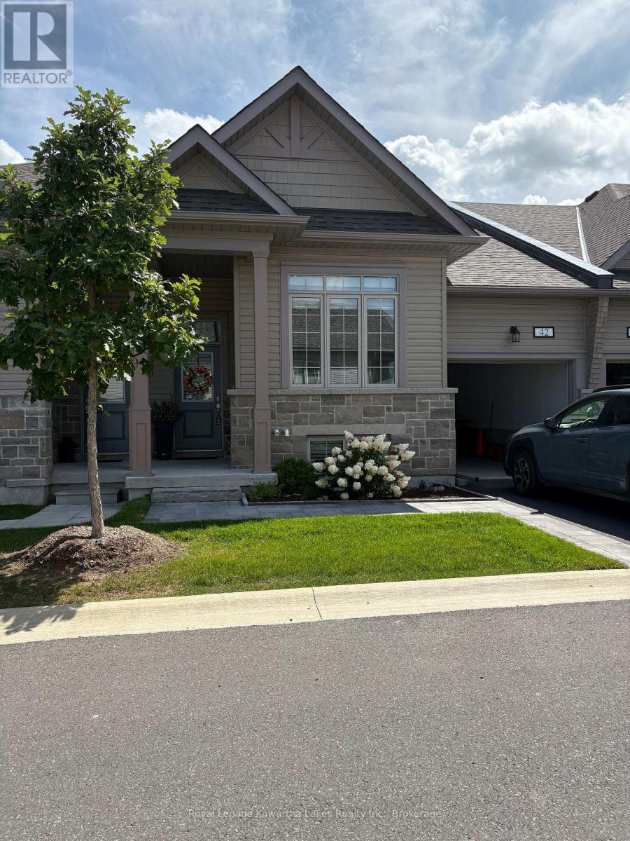 UNIT 42 - 17 LAKEWOOD CRES CRESCENT