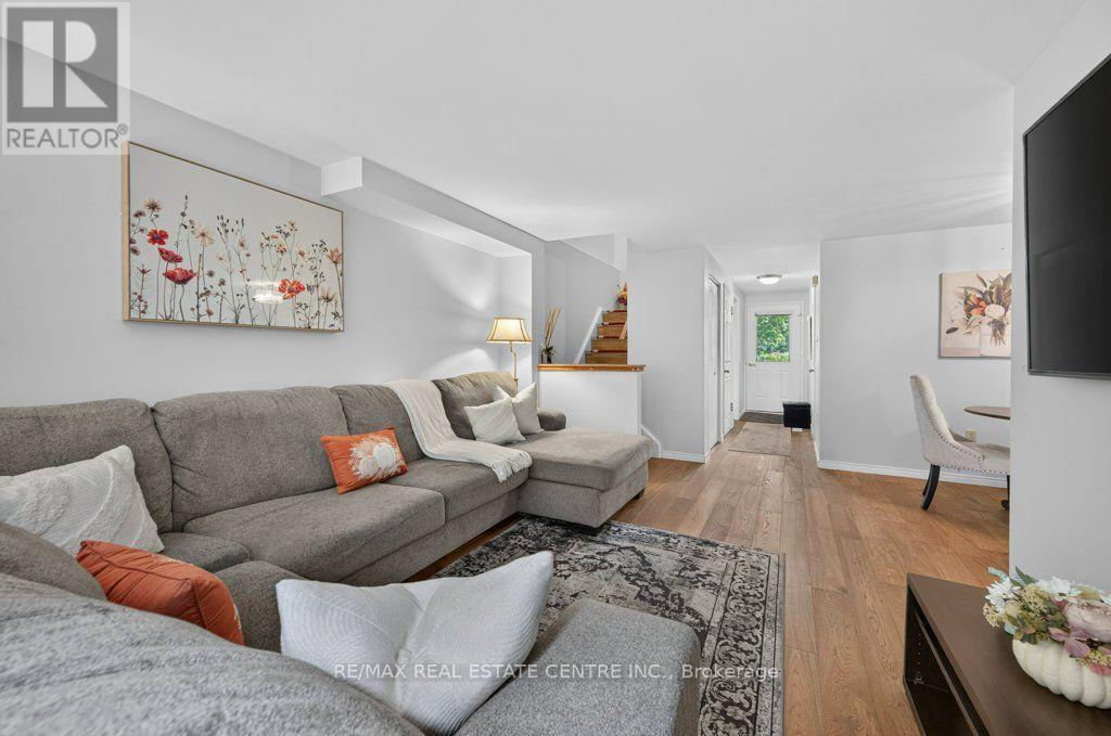 67 GRANDRIDGE CRESCENT