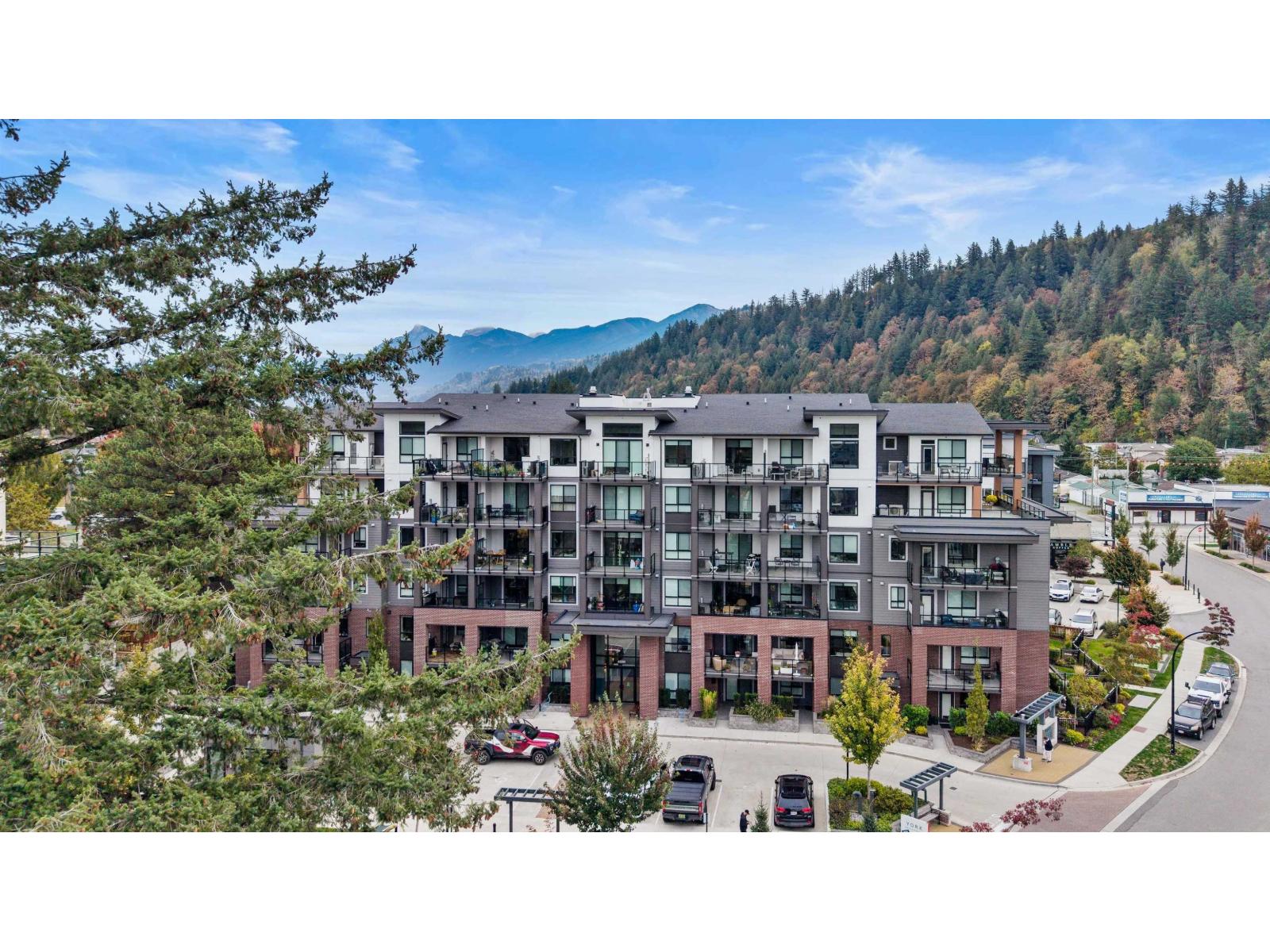 307 45511 CAMPUS DRIVE, Garrison Crossing