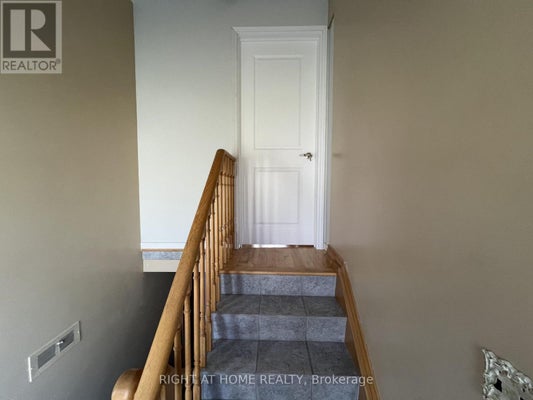 9 Dewlane Dr, Toronto (Newtonbrook West), ON 2