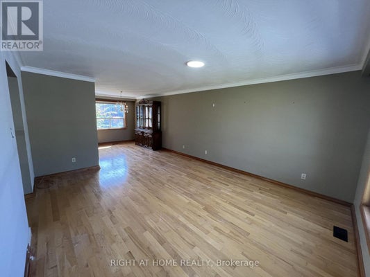 9 Dewlane Dr, Toronto (Newtonbrook West), ON 4