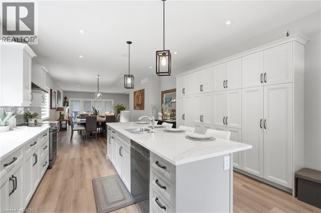 25 SUNRISE Court
