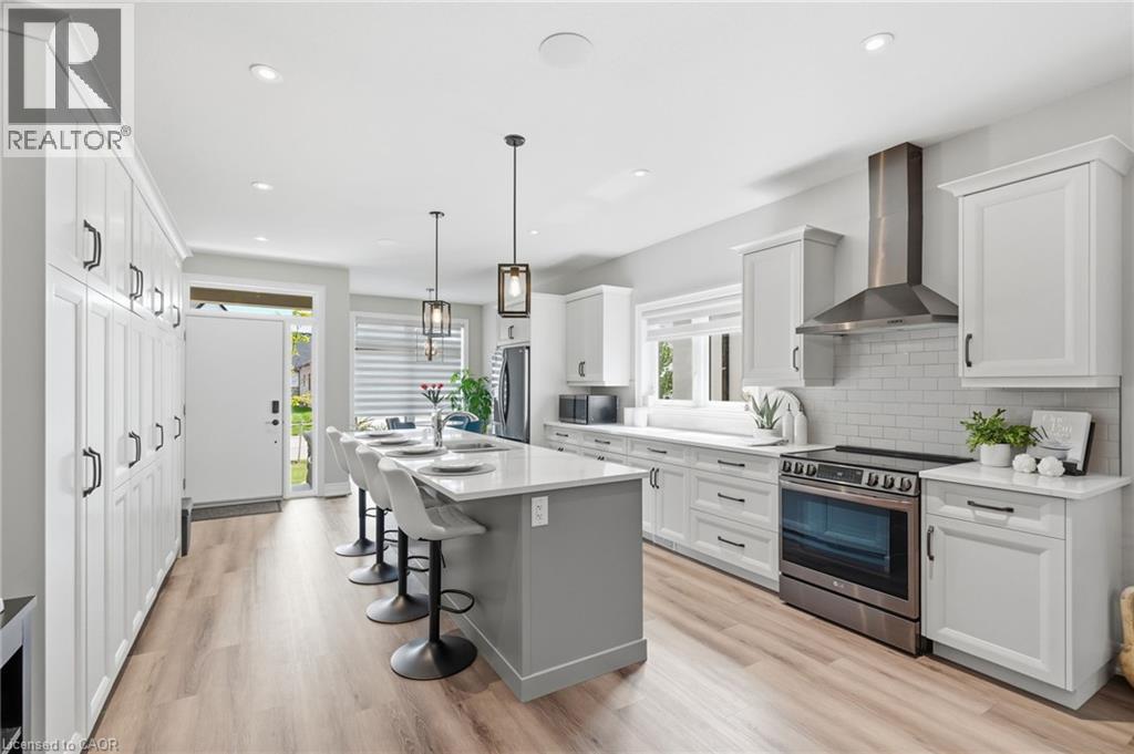 25 SUNRISE Court