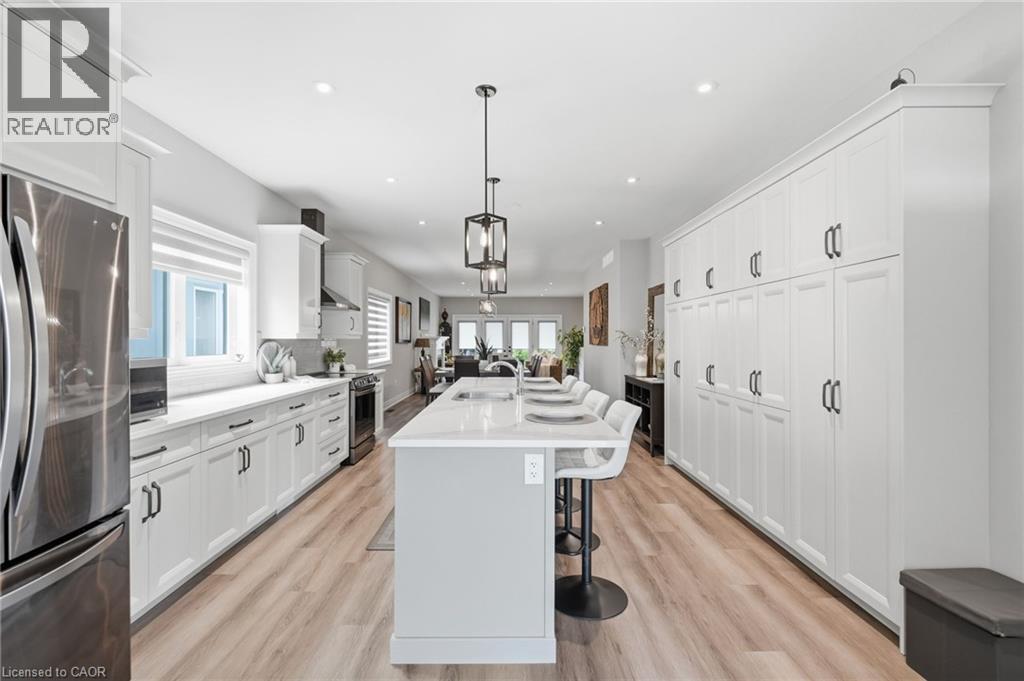 25 SUNRISE Court