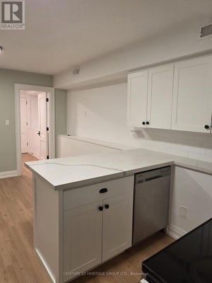 60 Fuller Ave, Toronto (Roncesvalles), ON 3