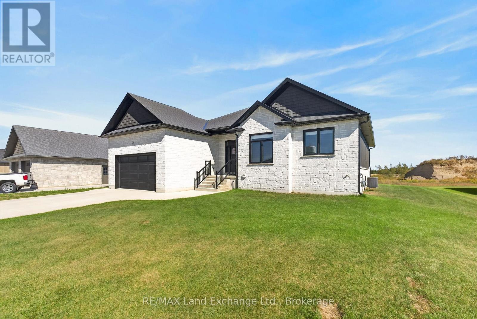 48 MCTAVISH CRESCENT