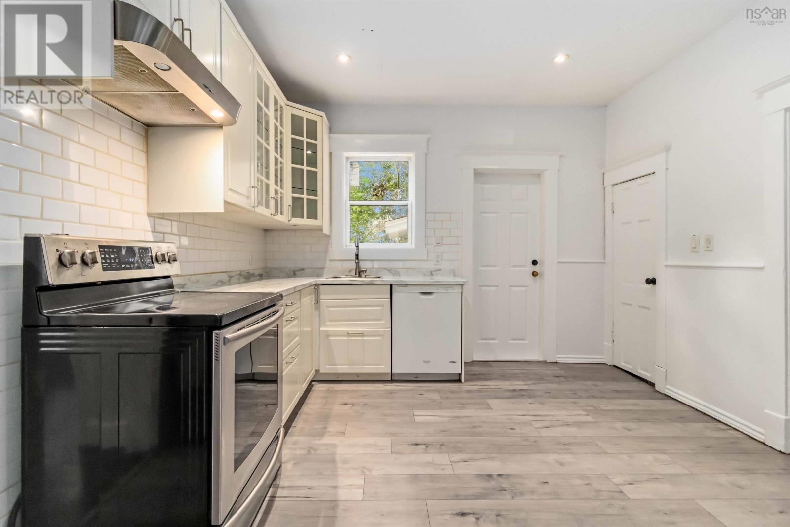 8 Franklyn Street - Photo 4