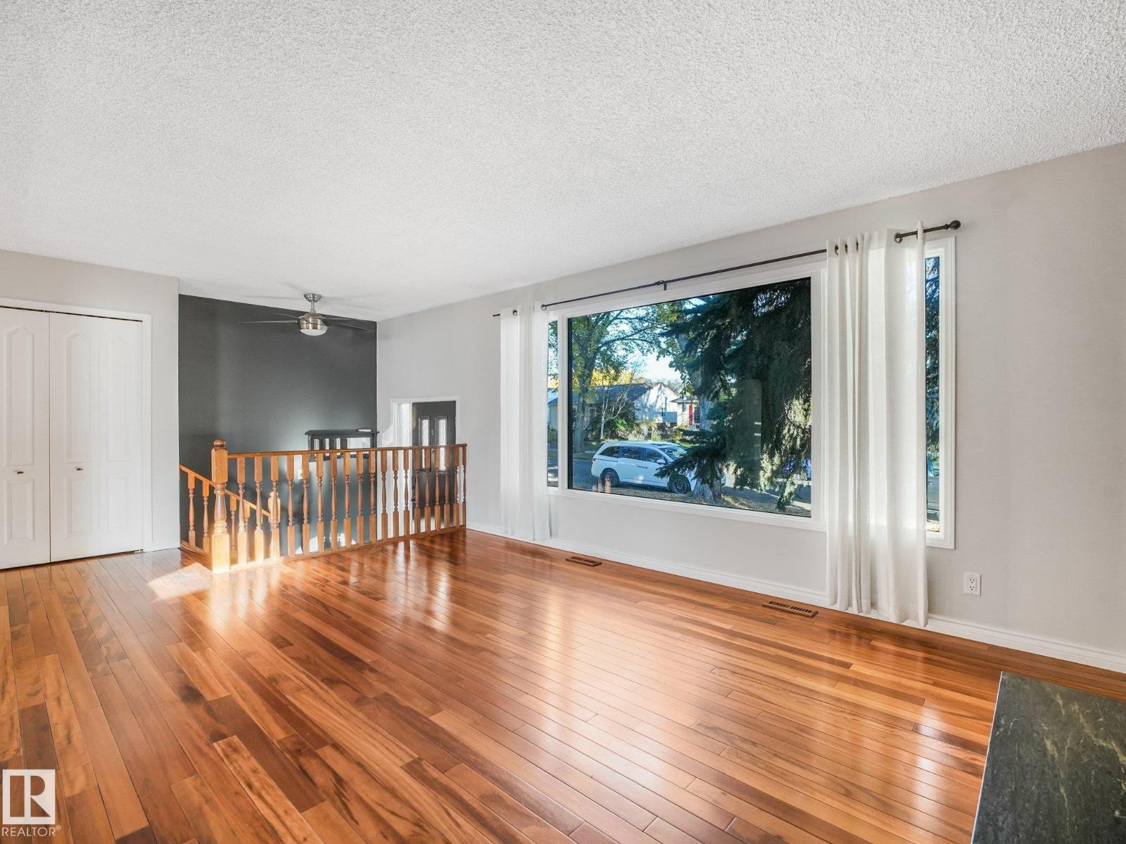 9511 64 AV NW