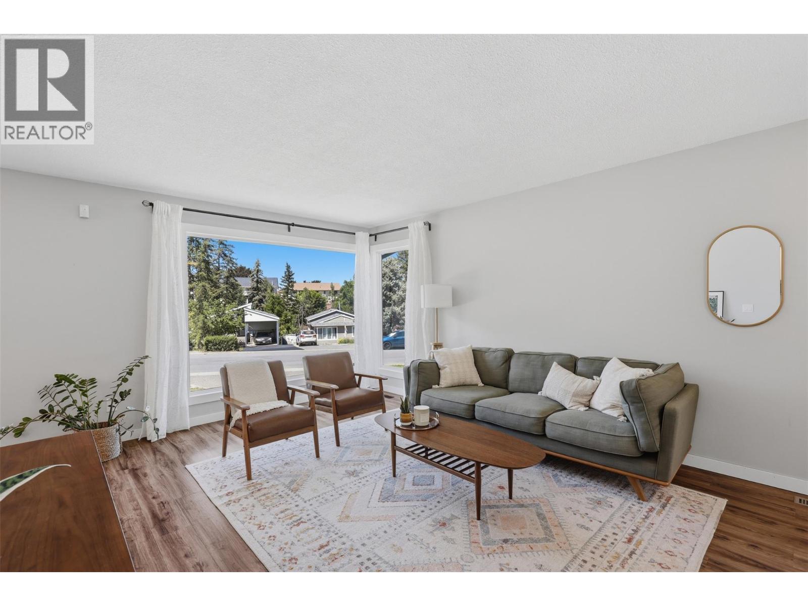 575 GLENEAGLES Drive