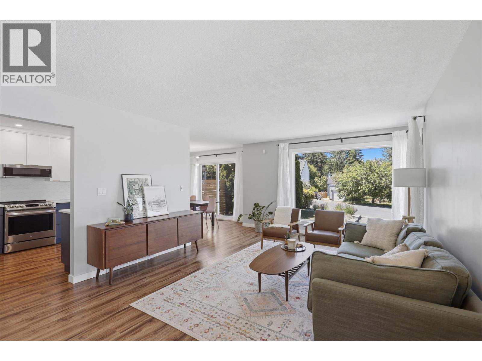 575 GLENEAGLES Drive