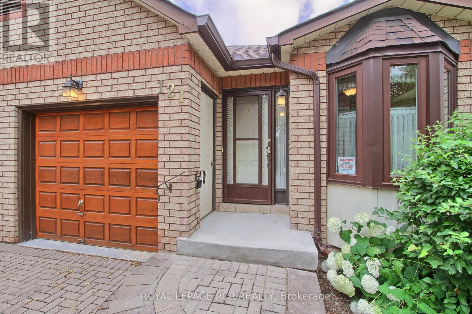 16 - 121 GREEN BRIAR ROAD