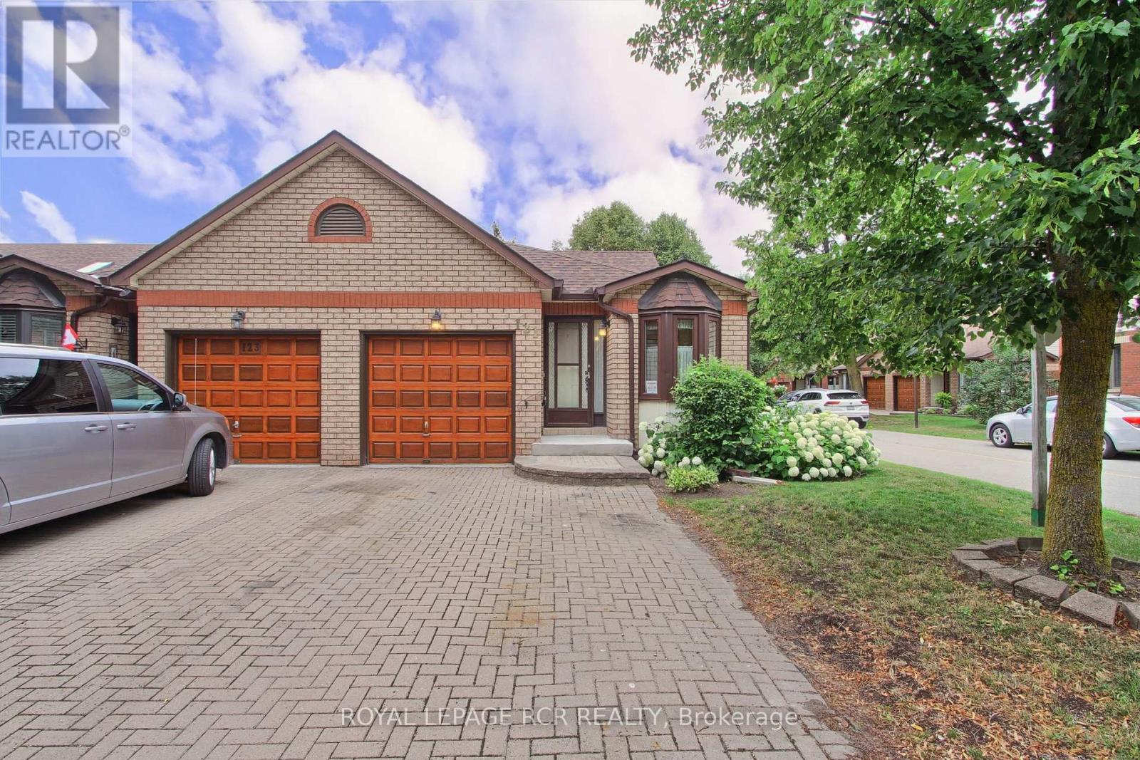 16 - 121 GREEN BRIAR ROAD