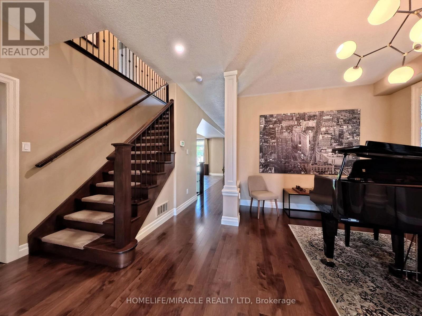 913 VALEBROOK COURT