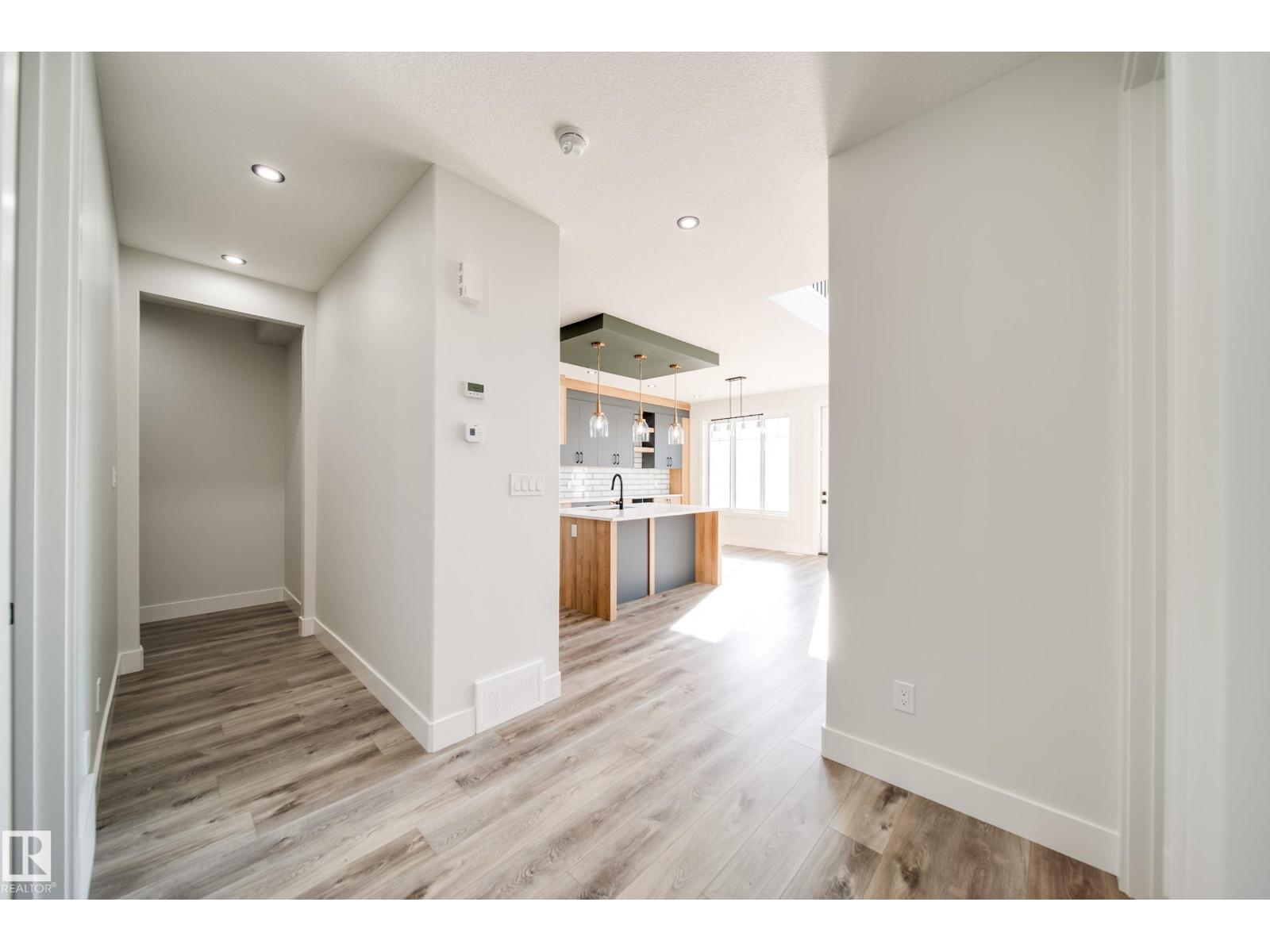8515 183 AV NW