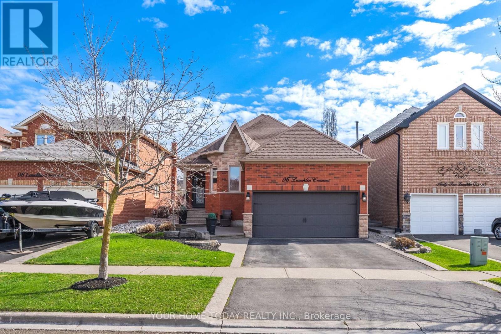 96 LAUCHLIN CRESCENT