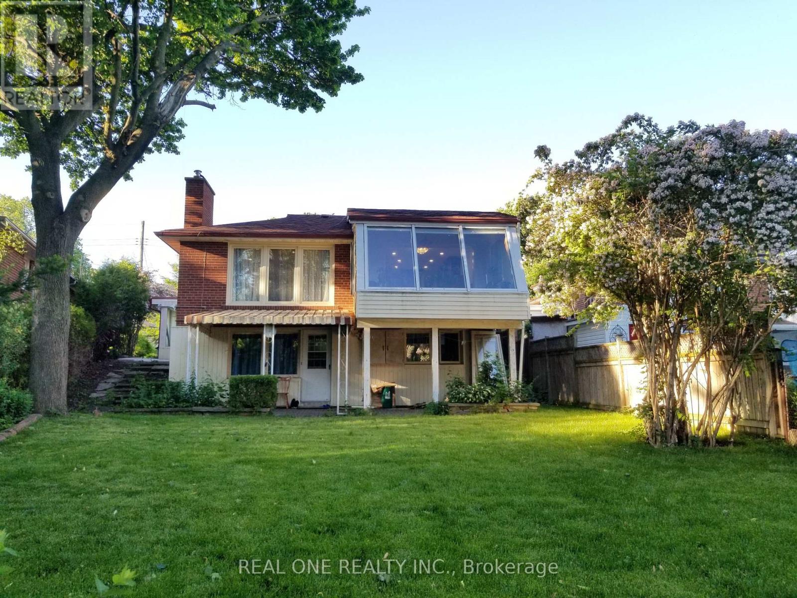 26 APPLEFIELD DRIVE