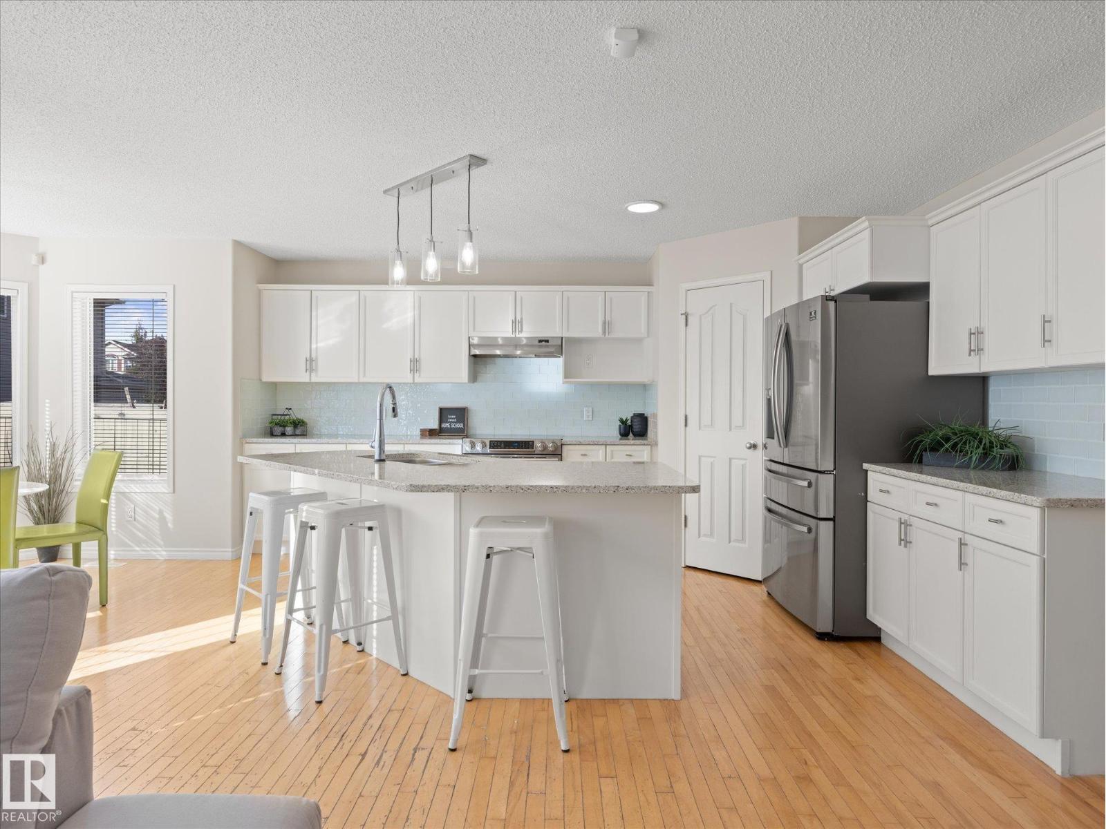 11531 11 AV SW