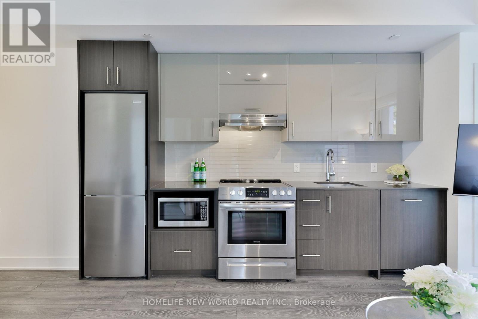 215 - 188 FAIRVIEW MALL DRIVE