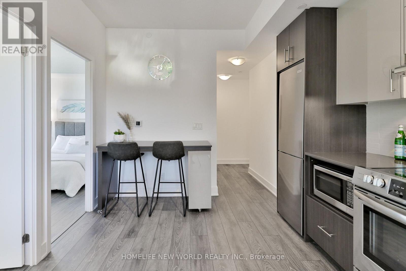 215 - 188 FAIRVIEW MALL DRIVE