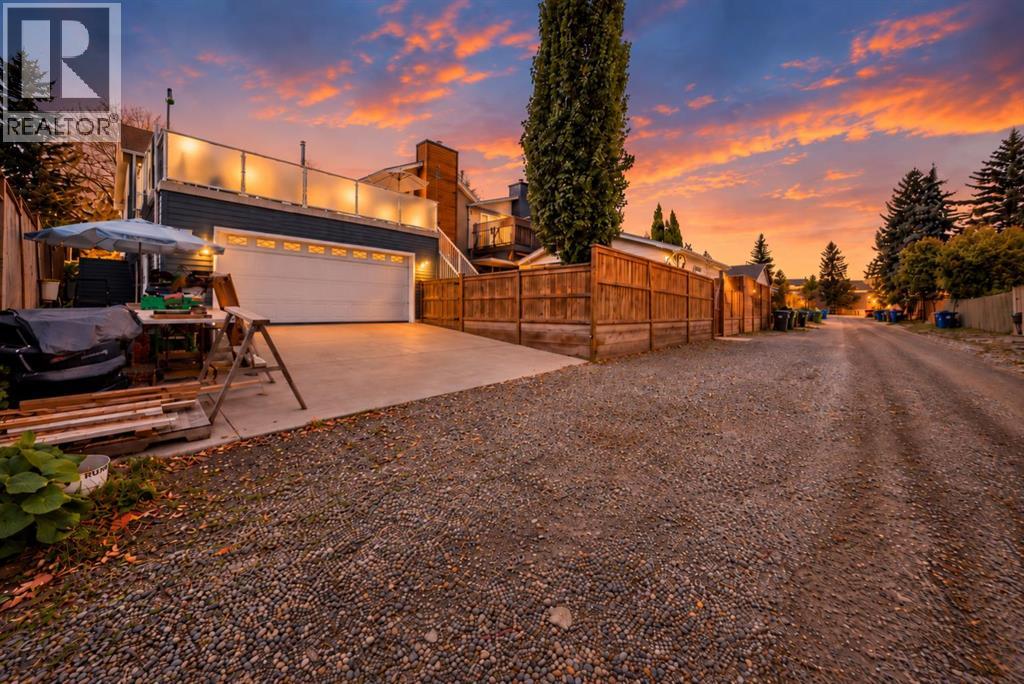 155 Strathcona Close SW