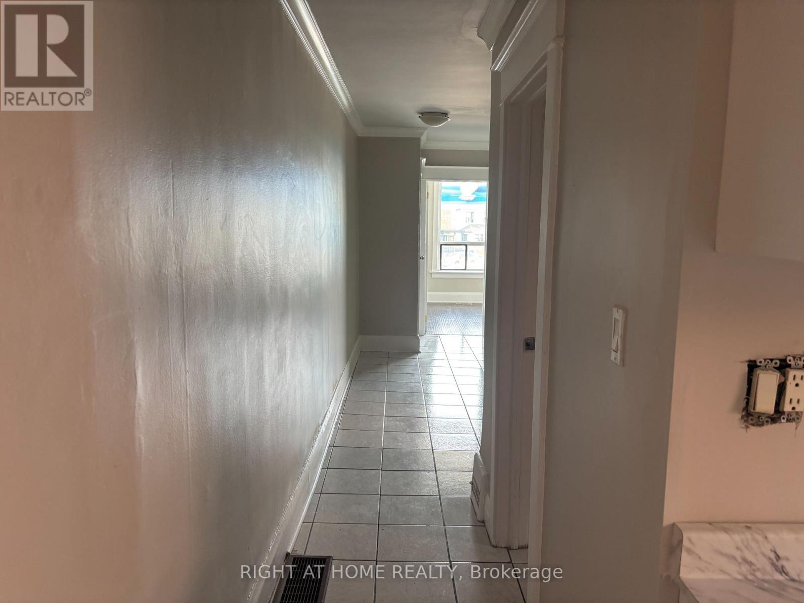 UPPER B - 507 OAKWOOD AVENUE