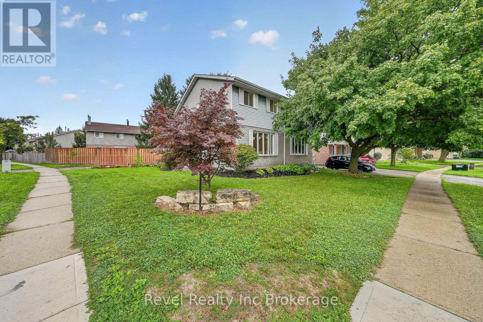 995 CREE AVENUE