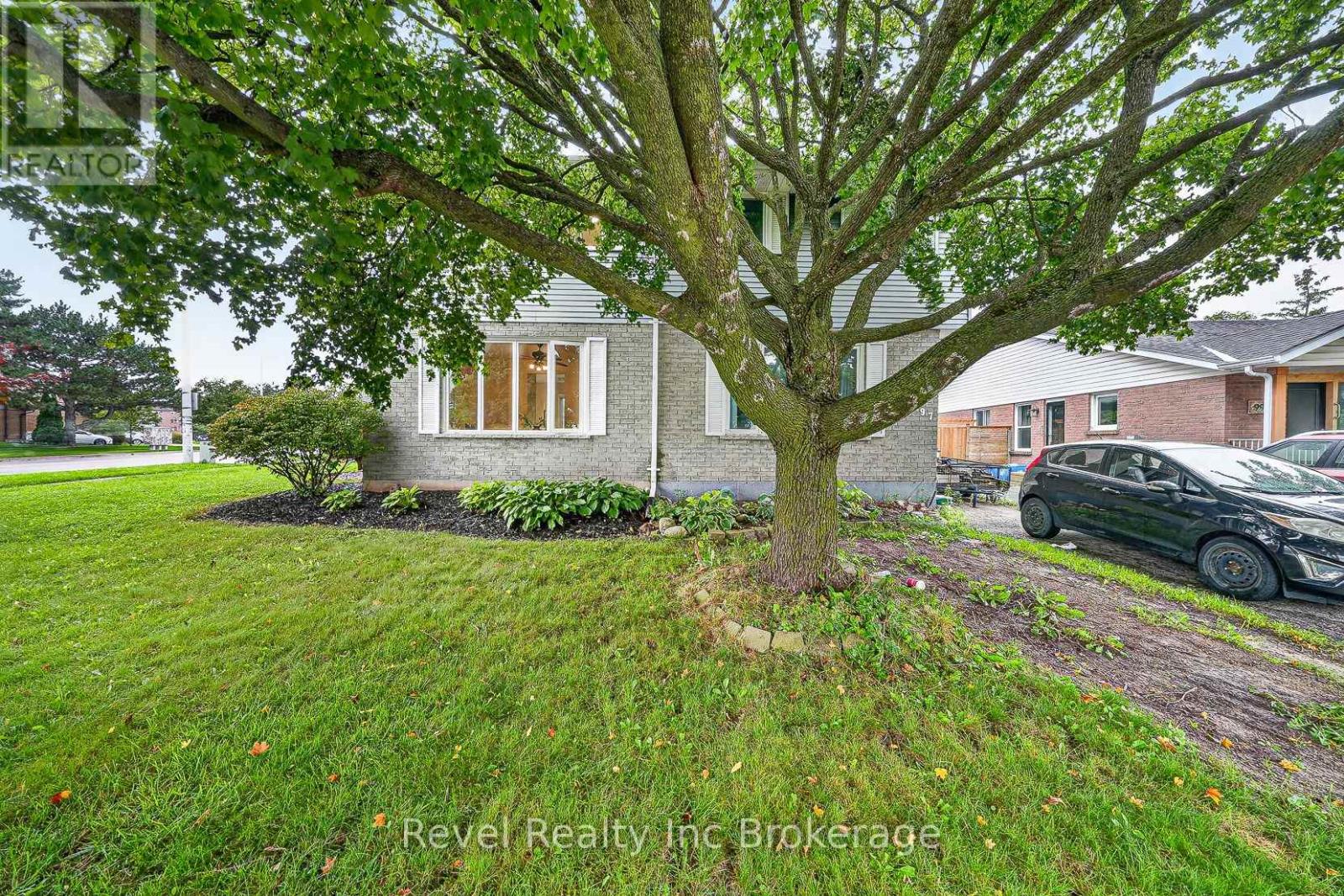 995 CREE AVENUE