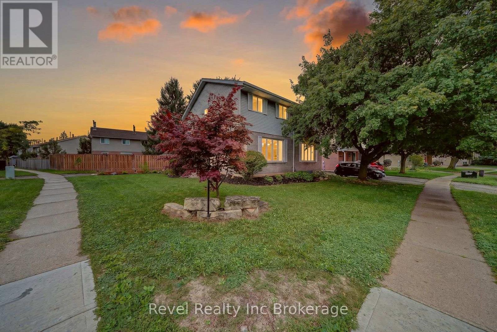 995 CREE AVENUE