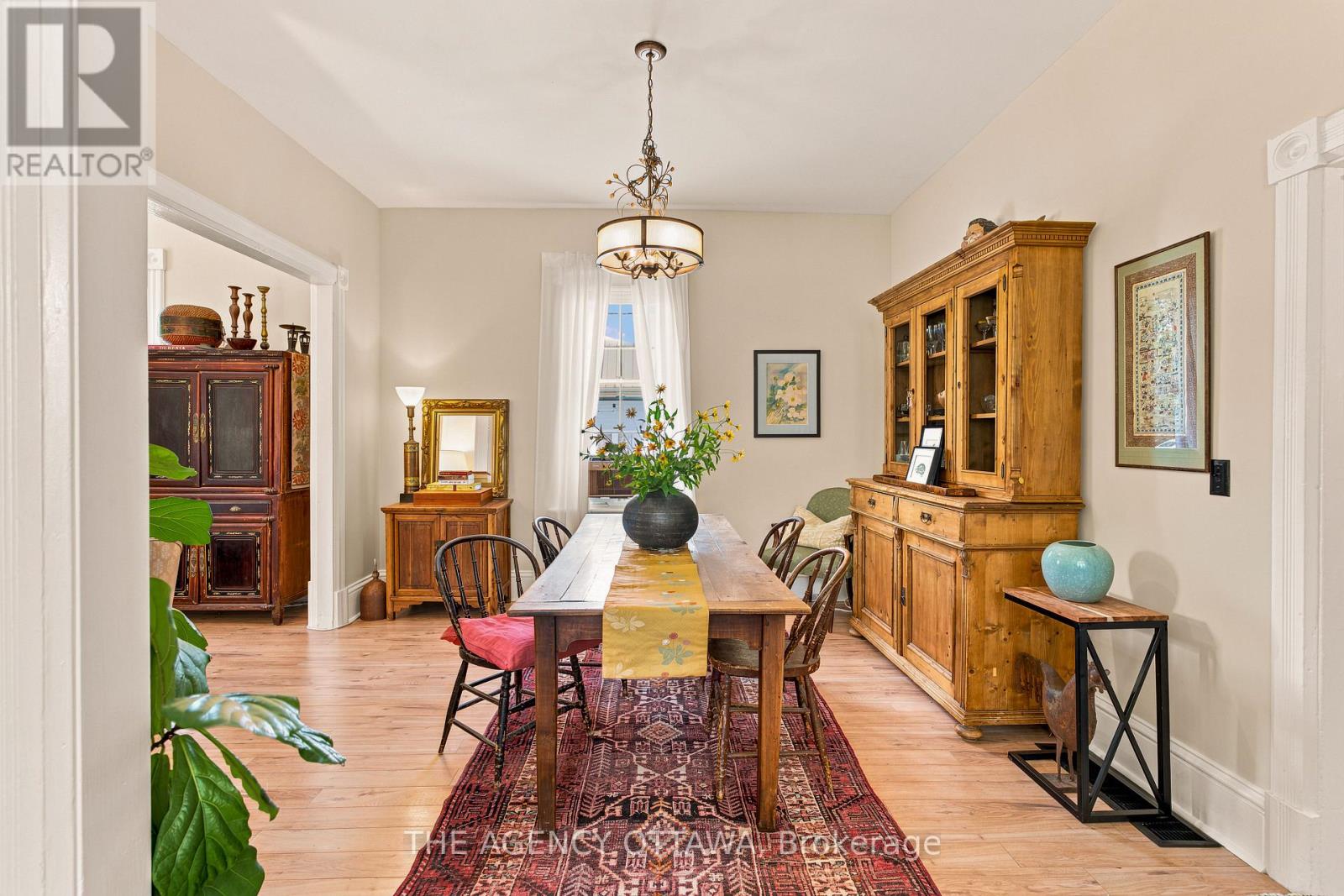 A & B - 33 NAPOLEON STREET