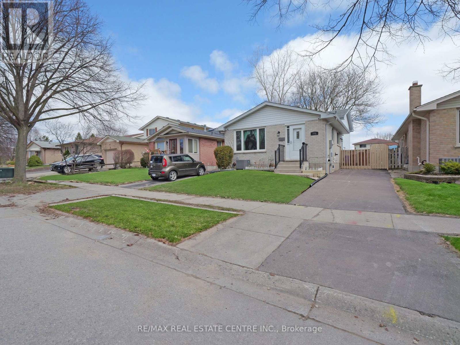 771 MONSARRAT AVENUE
