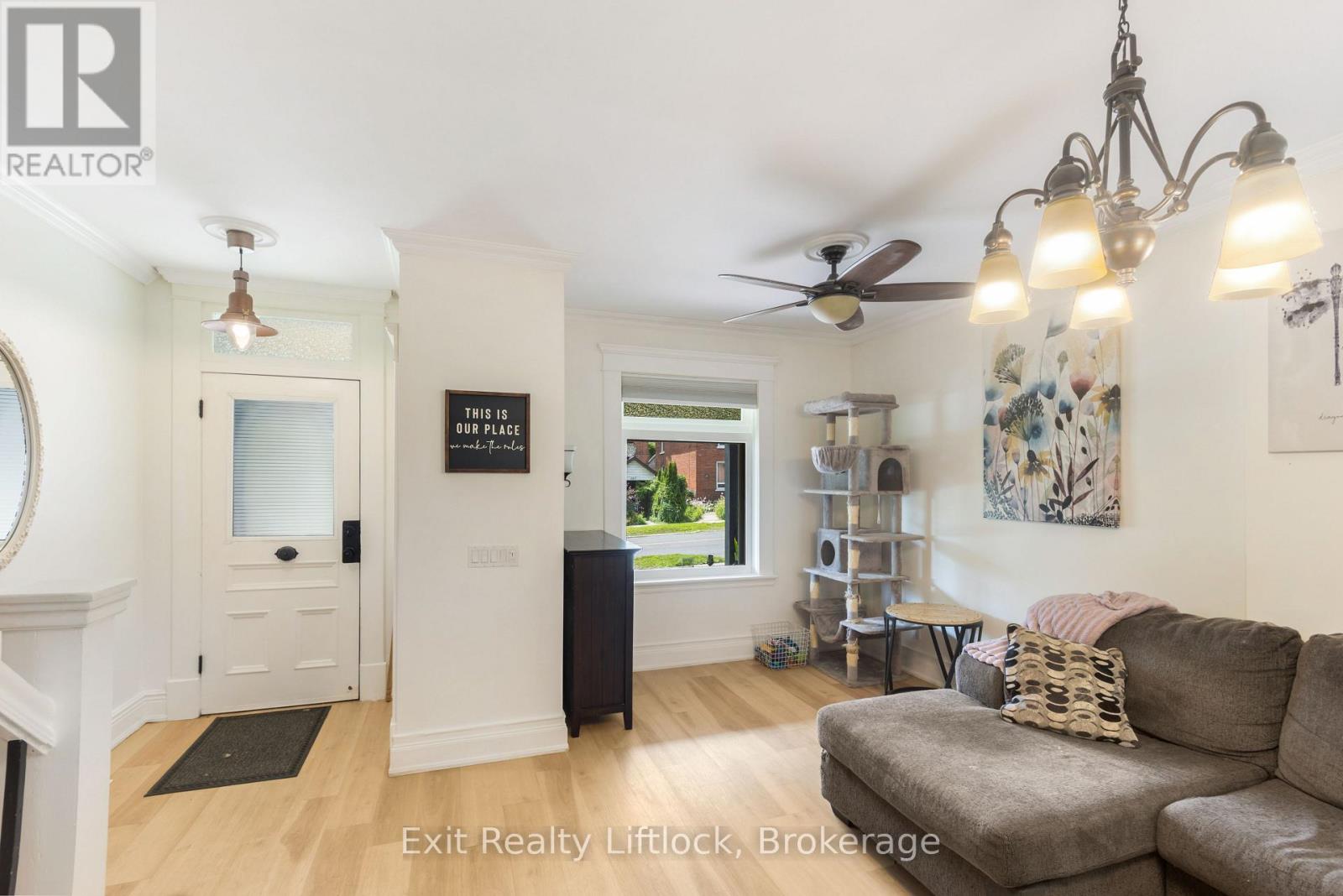592 SHERBROOKE STREET - Photo 3