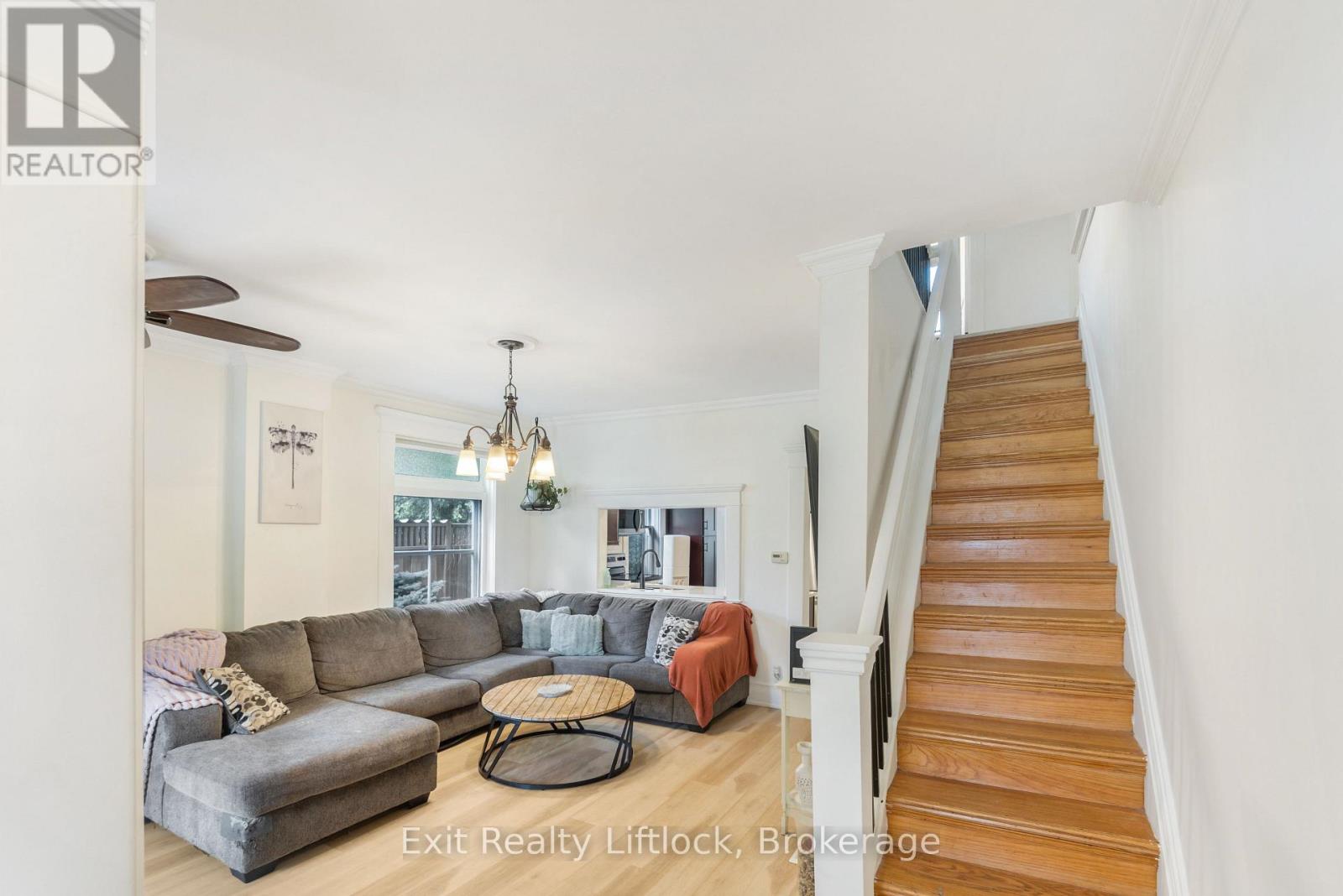 592 SHERBROOKE STREET - Photo 2