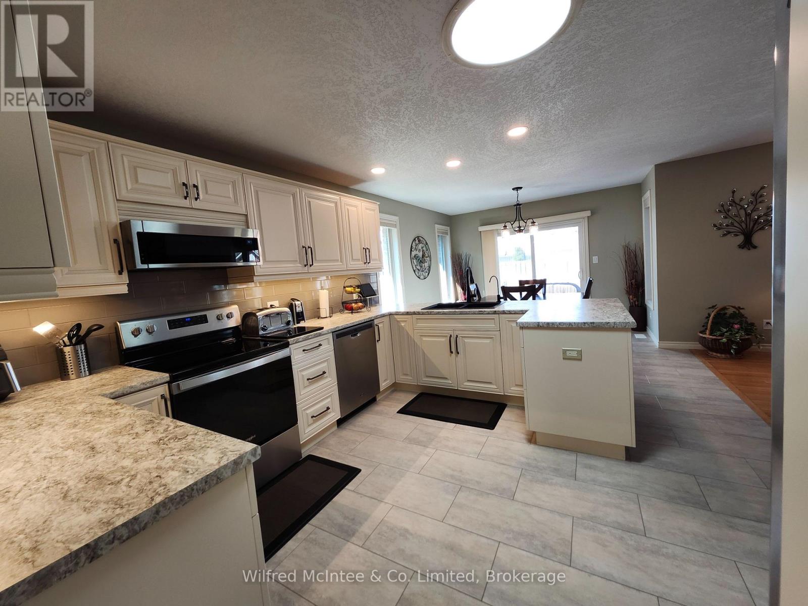 230 4TH STREET CRESCENT