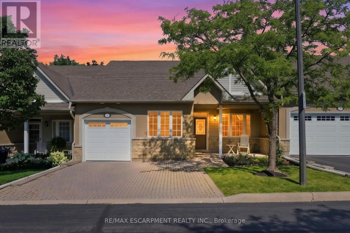 Photo 1 of 41 — 41 - 212 STONEHENGE DRIVE, Hamilton (Meadowlands), ON L9K 1N4