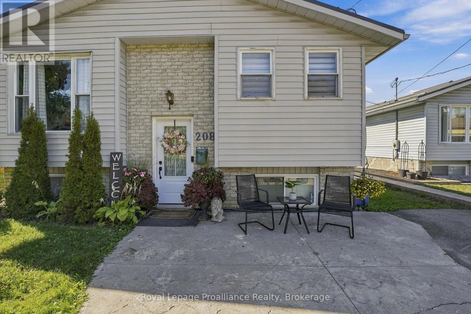 208 BYRON STREET