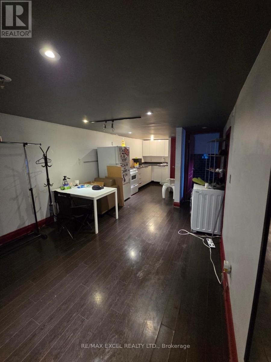 2ND FLOOR - 548 YONGE STREET