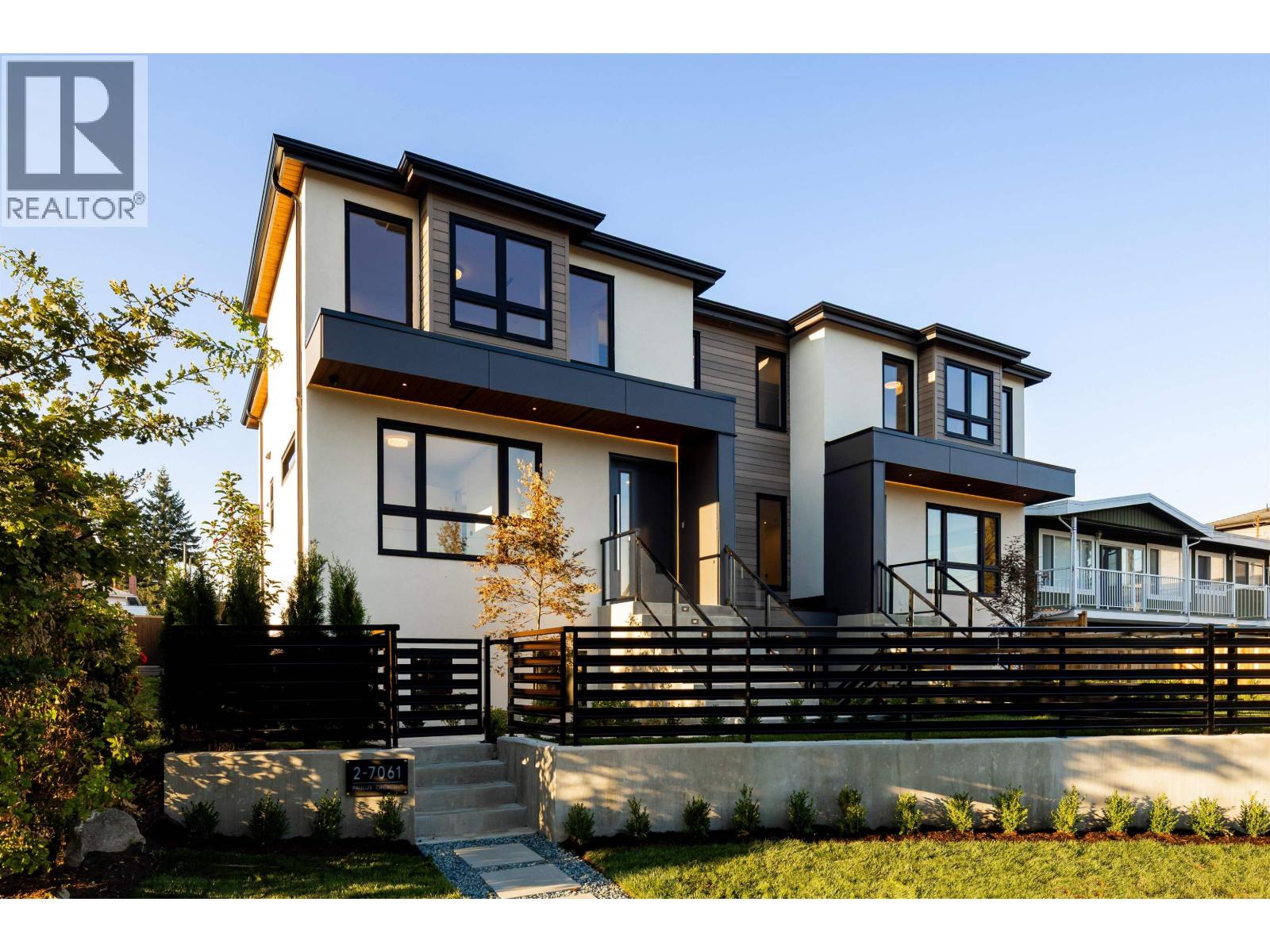 2 7061 PAULUS CRESCENT